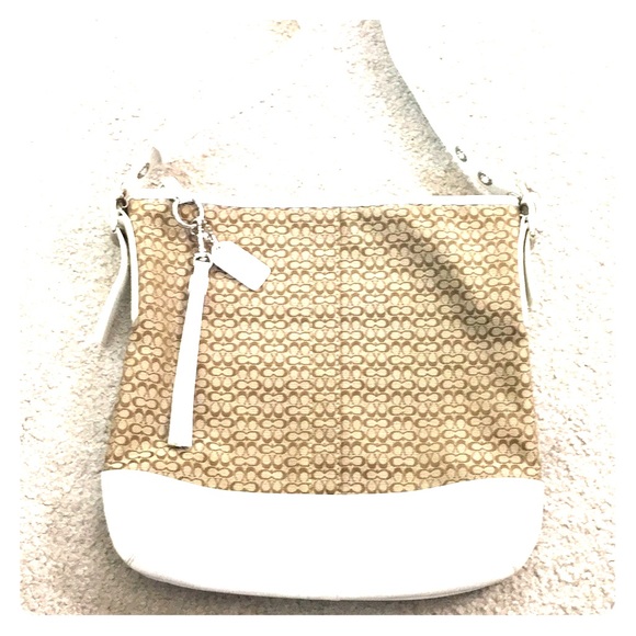 Coach Handbags - 💕 Coach brown jacquard crossbody hobo auth 💕